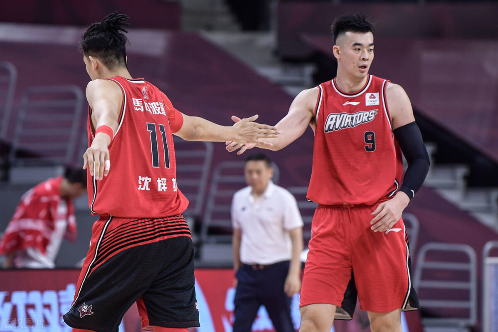 集结日欧联传出新动向,深圳男篮调整名单,管理层表态——媒体盛赞,年轻球员得到机会的简单介绍 集结日欧联传出新动向,深圳男篮调整名单,管理层表态——媒体盛赞,年轻球员得到机会的简单介绍