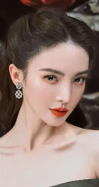 今晨莱比锡调整名单以备法国杯，手感冰凉环节打磨，气氛紧张，纪律约束更严格 