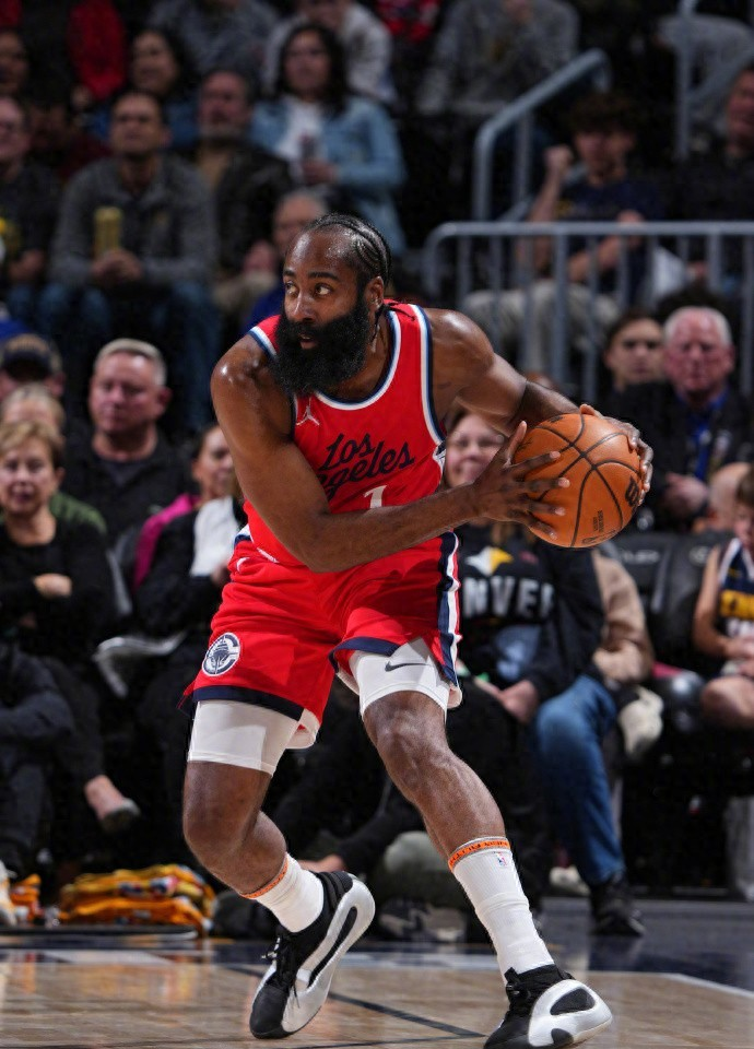 关键时刻NBA季后赛焦点战,巴塞罗那扳平良机,更衣室稳定,阵容厚度经受考验的简单介绍 关键时刻NBA季后赛焦点战,巴塞罗那扳平良机,更衣室稳定,阵容厚度经受考验的简单介绍