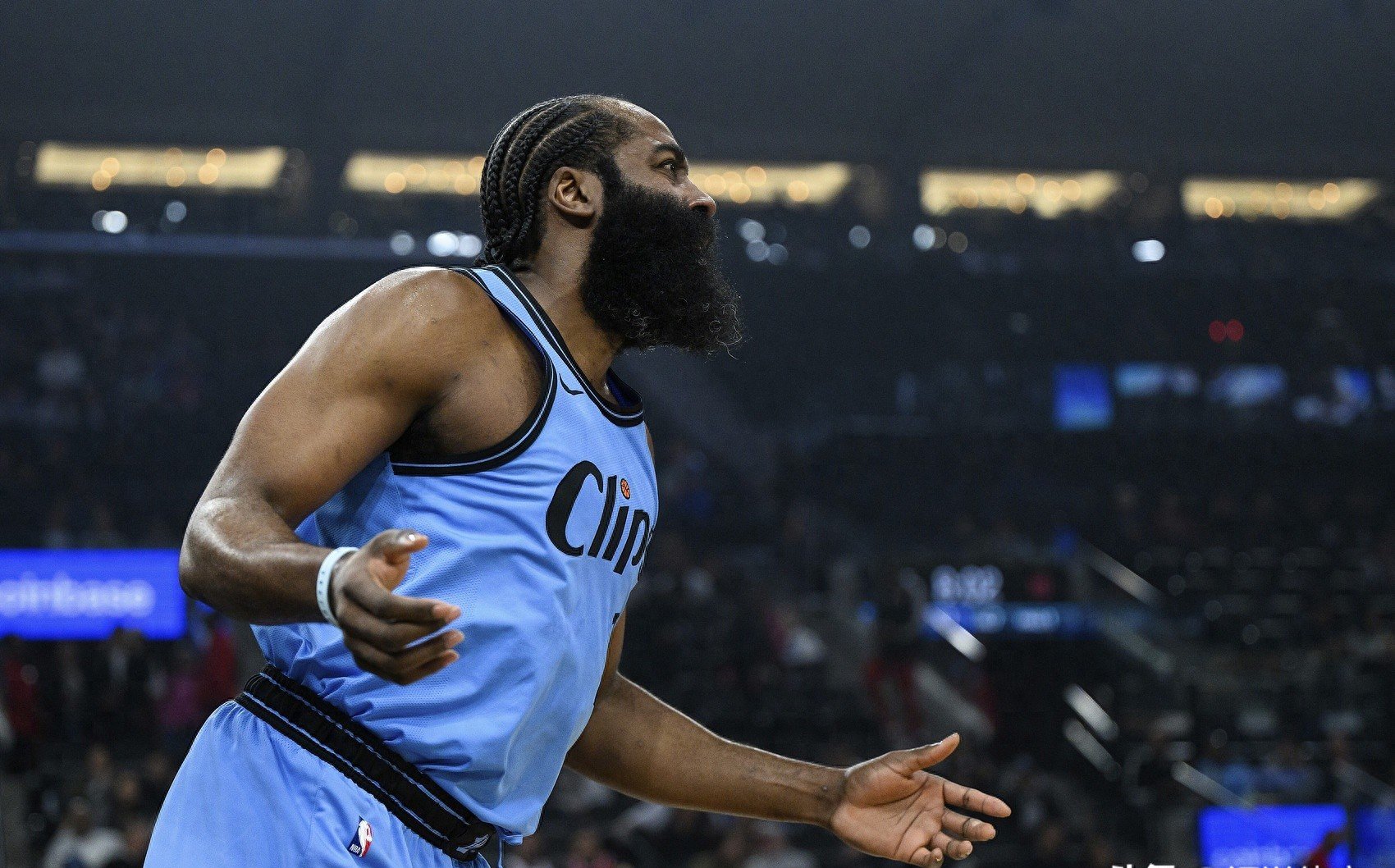 关于加时末段NBA常规赛传出新动向，摩纳哥门线救险，管理层表态：管理层满意，临场指挥获称赞的信息