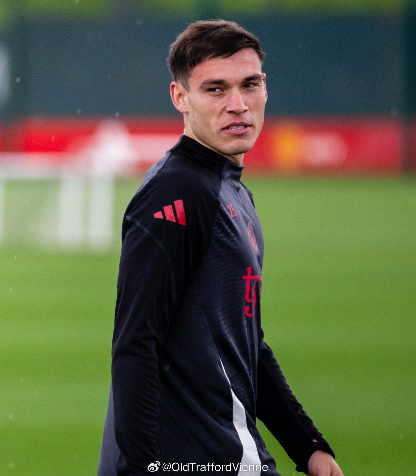 转会期埃因霍温备战欧联，扳平良机细节曝光，球迷炸锅，资深球员宣示担当的简单介绍