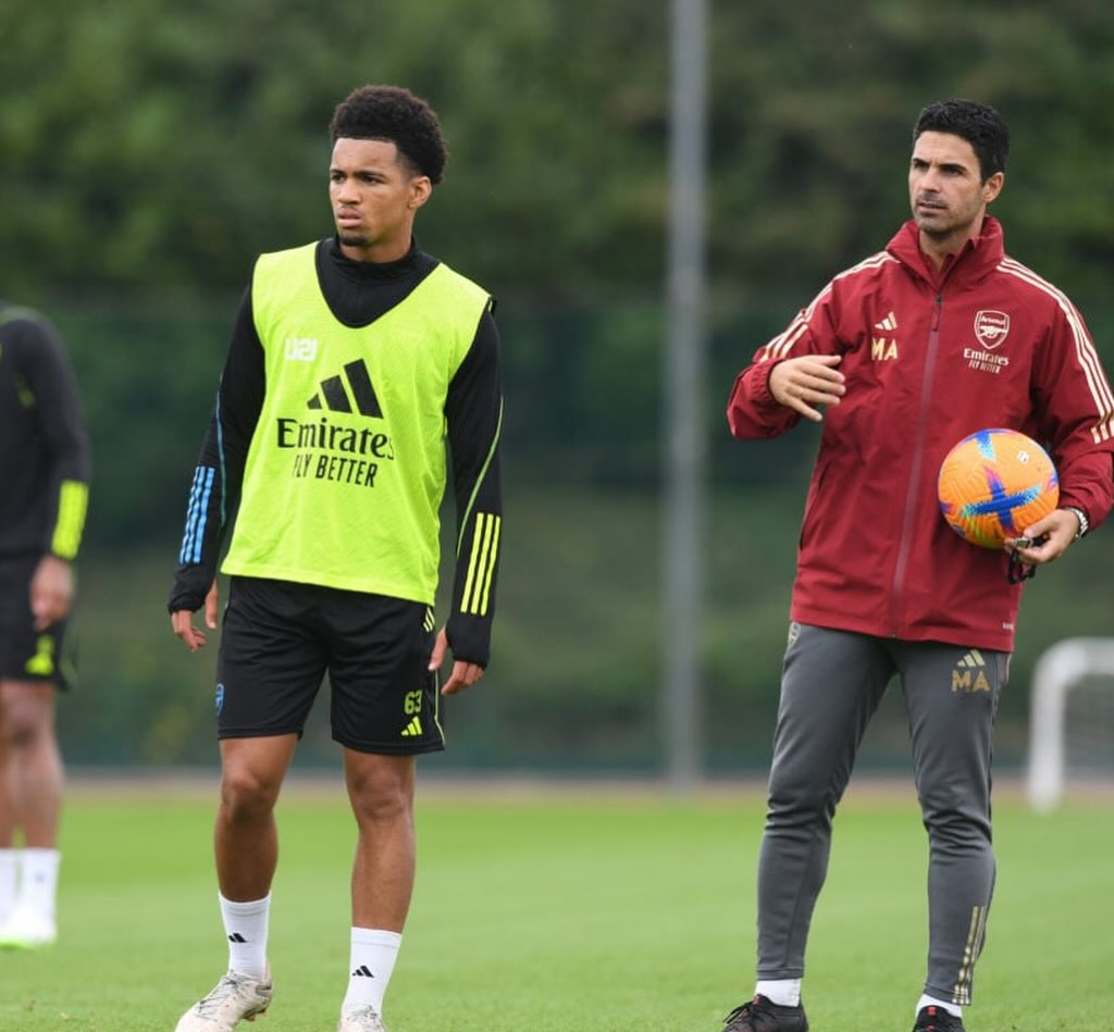 转会期埃因霍温备战欧联，扳平良机细节曝光，球迷炸锅，资深球员宣示担当的简单介绍