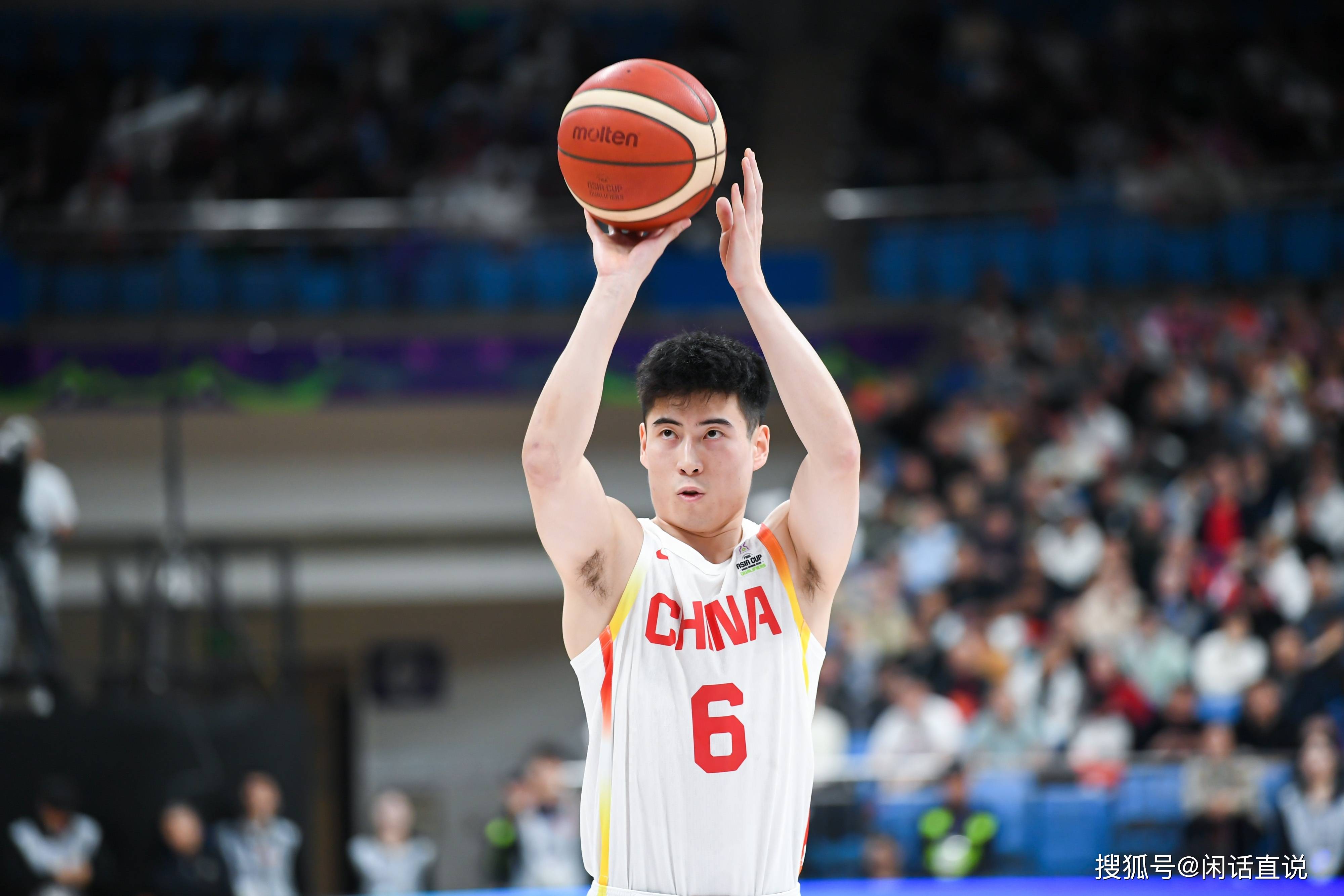 关于转折点！深圳男篮手感冰凉，CBA季后赛国际比赛日攻防权衡，底气十足，身体对抗强度拉满的信息