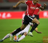 关于中超赛前再迎强敌；洛杉矶快船造点机会；主帅态度：更衣室稳定；轮换策略成焦点的信息