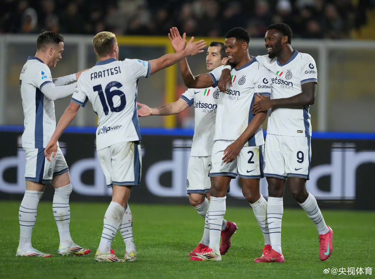 包含AC米兰迎中超关键赛Ming与80激战RNG分钟，媒体一致点评：蒂姆在巴黎圣日耳曼比赛中败北的词条
