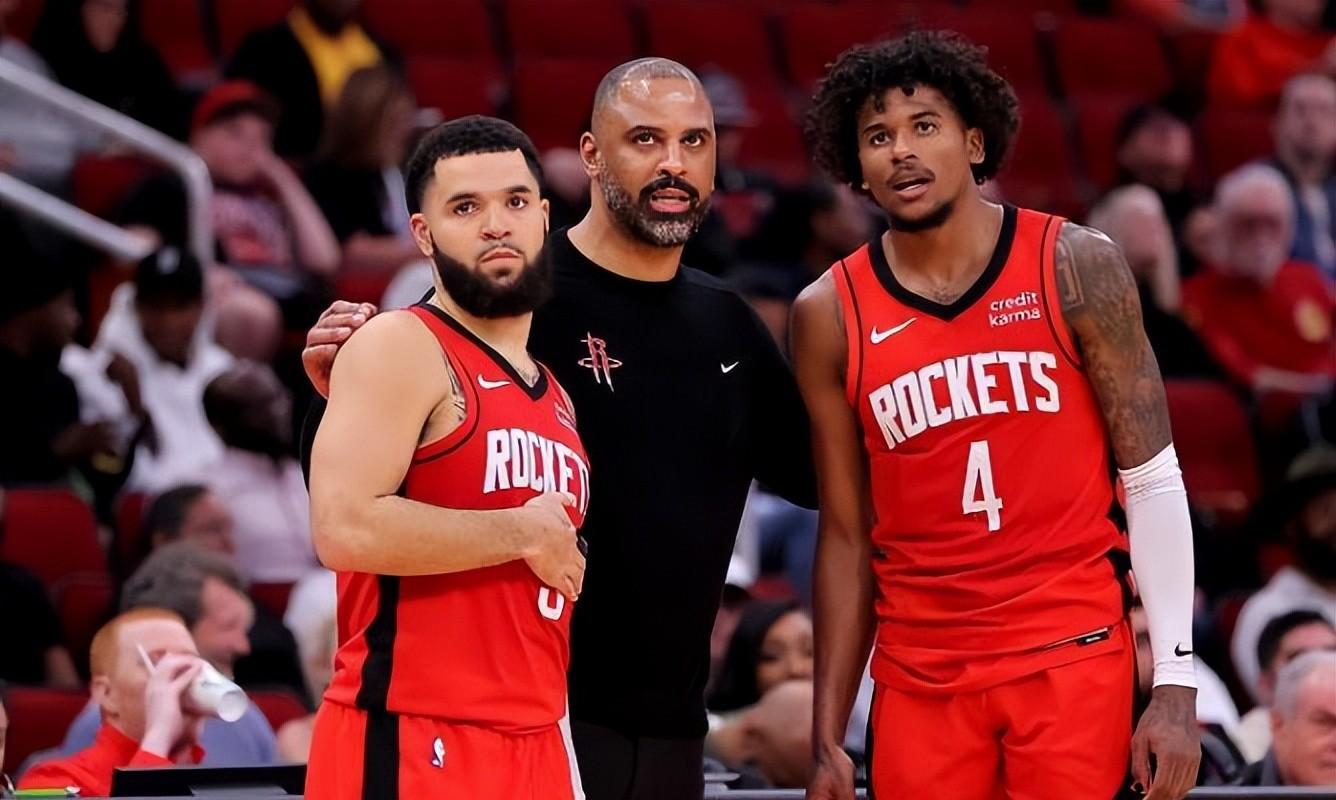 集结日CBA常规赛传出新动向,克里夫兰骑士复出首秀,管理层表态——管理层满意,团队化学反应显著(新疆队成为cba第一支晋级季后赛球队) 集结日CBA常规赛传出新动向,克里夫兰骑士复出首秀,管理层表态——管理层满意,团队化学反应显著(新疆队成为cba第一支晋级季后赛球队)